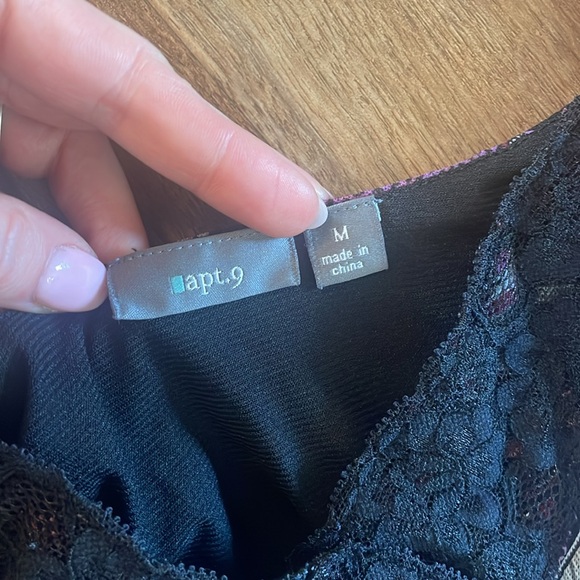 Cute top - Picture 2 of 2